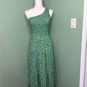Green One-Shoulder Dress